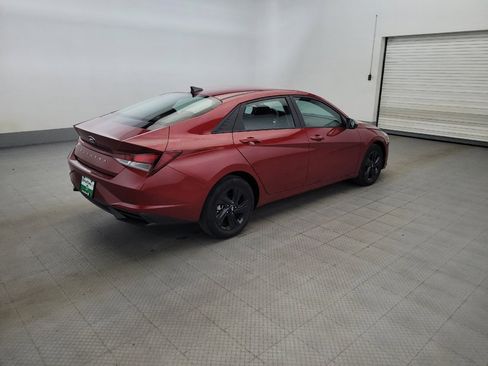 Used 2023 Hyundai Elantra SEL w/ Preferred Accessory Package FWD image 10