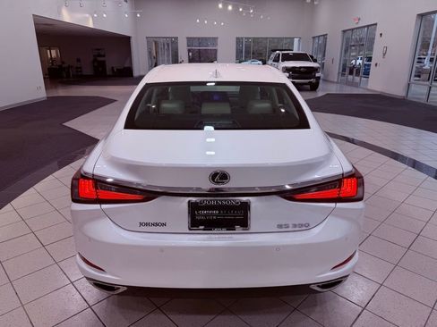 Certified 2025 Lexus ES 350 w/ Premium Package image 6