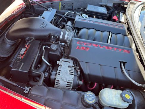 Used 2008 Chevrolet Corvette Coupe w/ Z51 Performance Package RWD image 10