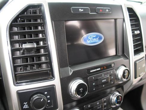 Used 2019 Ford F150 Lariat w/ Equipment Group 502A Luxury AWD/4WD image 37