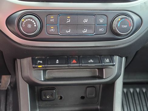 Used 2022 Chevrolet Colorado LT w/ Fleet Safety Package RWD image 18