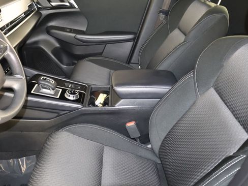 Used 2024 Mitsubishi Outlander ES image 36