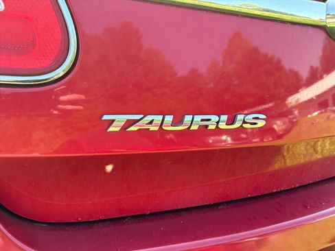 Used 2010 Ford Taurus Limited FWD image 11