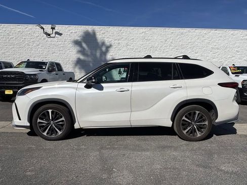 Used 2021 Toyota Highlander XSE image 2