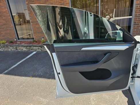Used 2023 Tesla Model Y Performance AWD/4WD image 35