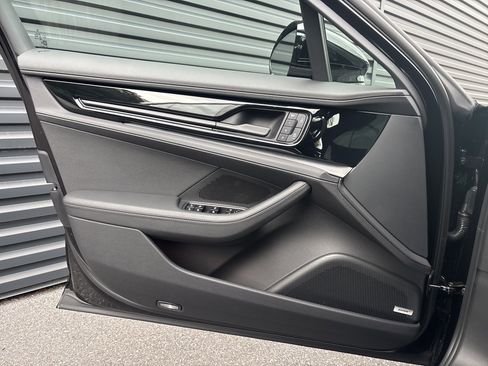 Certified 2025 Porsche Panamera image 23