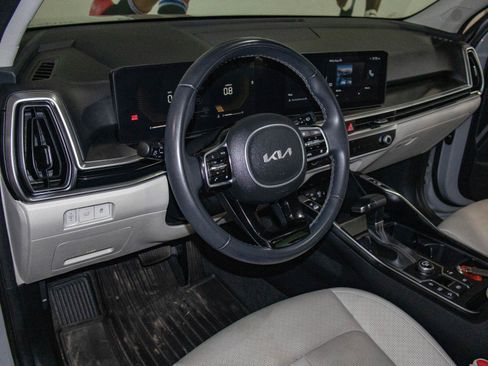 Used 2024 Kia Sorento EX w/ Panoramic Sunroof Package FWD image 6
