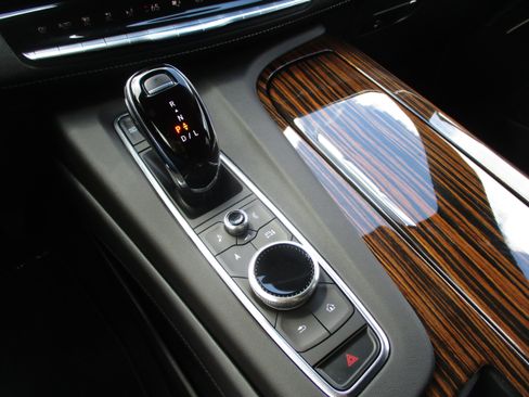 Used 2024 Cadillac Escalade Luxury RWD image 24