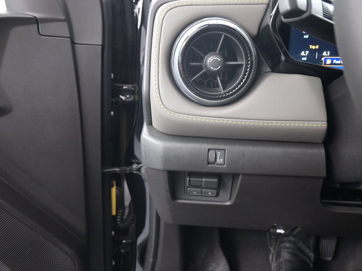 New 2026 Chevrolet Colorado ZR2 w/ Technology Package AWD/4WD image 21