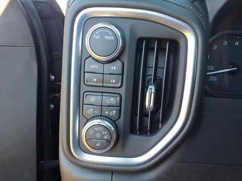 Used 2021 GMC Sierra 1500 SLT image 25