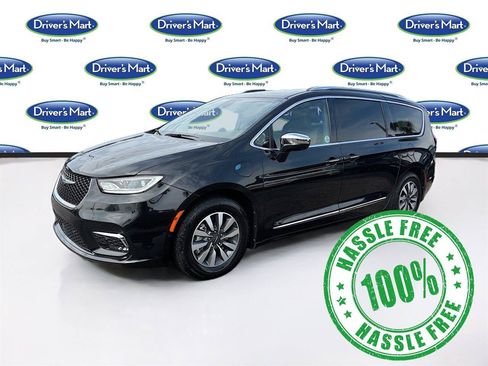 Used 2021 Chrysler Pacifica Limited w/ Uconnect Theater Family Group FWD image 3