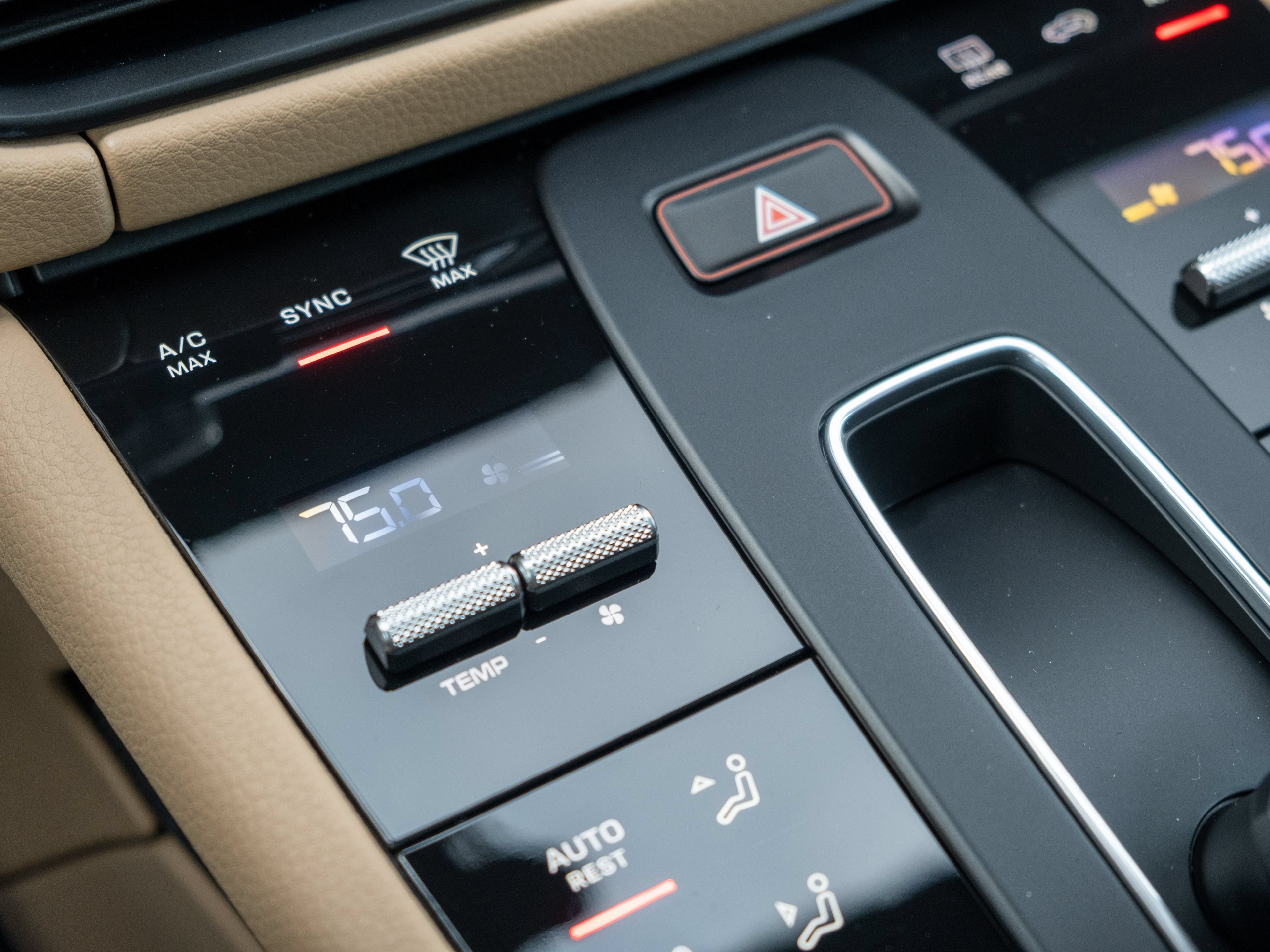 Certified 2026 Porsche Macan AWD/4WD image 31