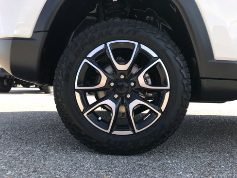 Used 2024 Jeep Compass Trailhawk image 9