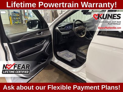 Used 2025 Jeep Grand Cherokee Limited w/ Black Appearance Package image 20