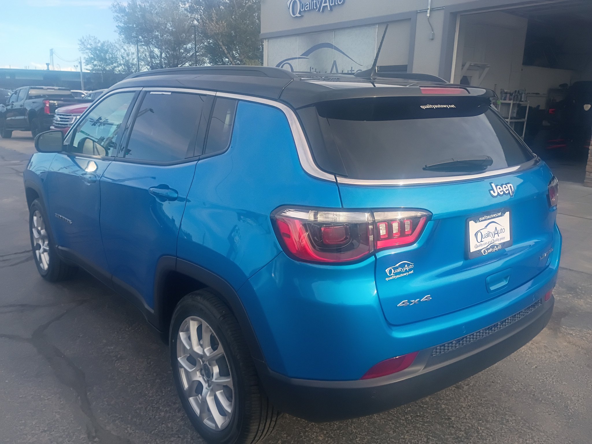 Used 2025 Jeep Compass Limited AWD/4WD image 8