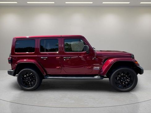 Used 2022 Jeep Wrangler Unlimited Sahara AWD/4WD image 6