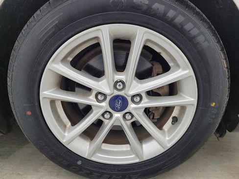 Used 2016 Ford Focus SE w/ SE Cold Weather Package FWD image 31