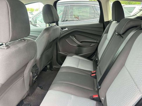 Used 2017 Ford Escape SE w/ Equipment Group 201A FWD image 9