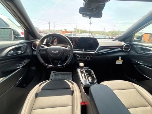 Used 2025 Chevrolet Trax RS w/ Sunroof Package image 20