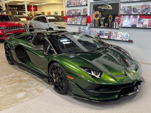 Used 2021 Lamborghini Aventador SVJ AWD/4WD image 4