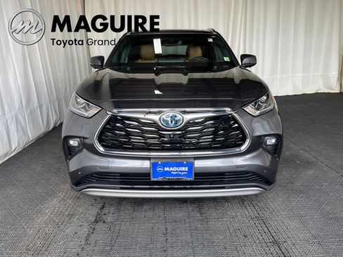 Used 2024 Toyota Highlander Platinum AWD/4WD image 34