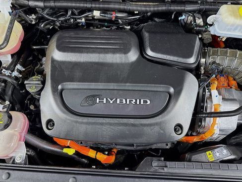 Used 2023 Chrysler Pacifica Touring-L image 42