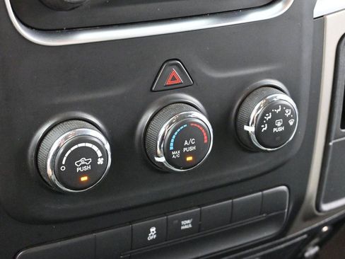 Used 2015 RAM 1500 Classic SLT AWD/4WD image 21