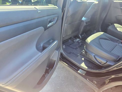 Used 2023 Toyota Highlander XSE FWD image 17