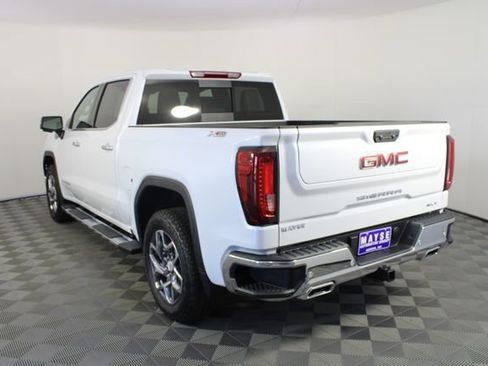 New 2026 GMC Sierra 1500 SLT image 25