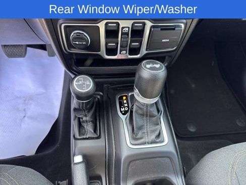 Used 2024 Jeep Wrangler Unlimited Sahara AWD/4WD image 19