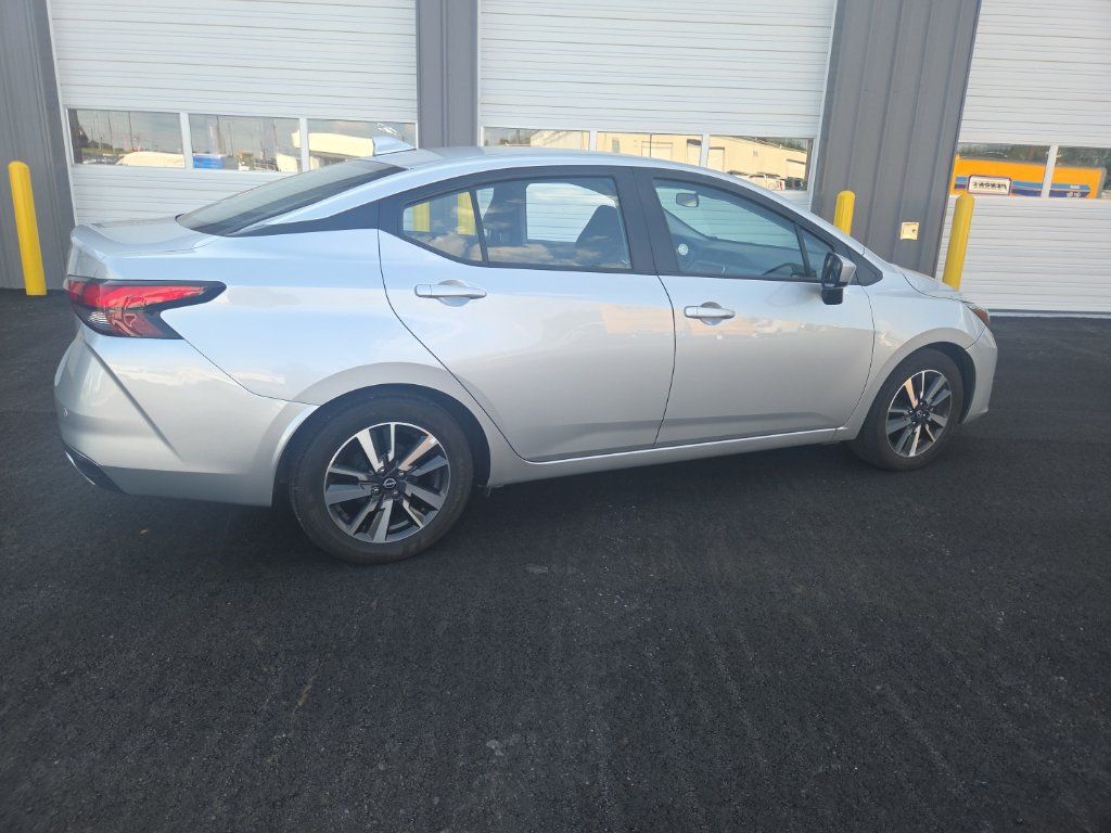 Used 2025 Nissan Versa SV FWD image 9