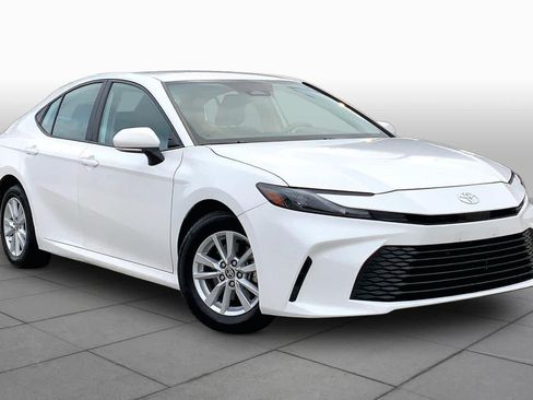 Used 2025 Toyota Camry LE FWD image 3