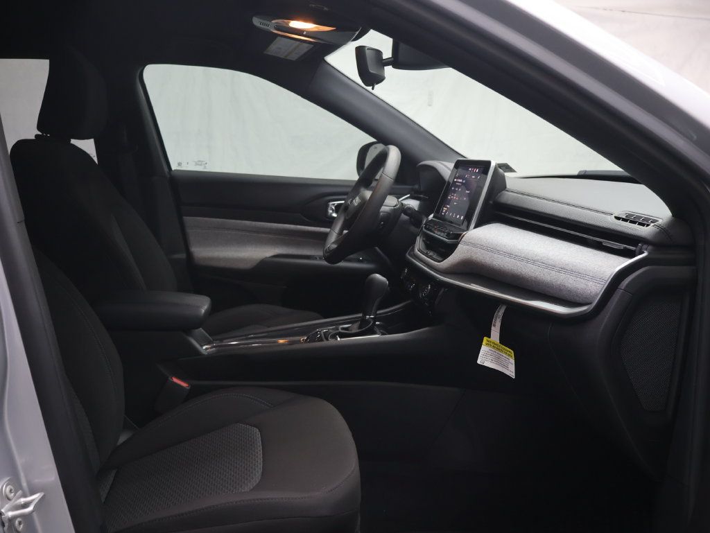 Used 2025 Jeep Compass Sport AWD/4WD image 9