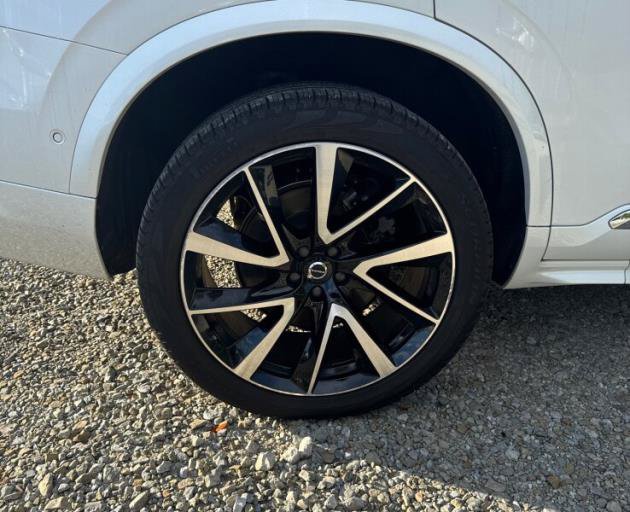 Used 2024 Volvo XC90 B6 Plus w/ Protection Package Premier AWD/4WD image 9