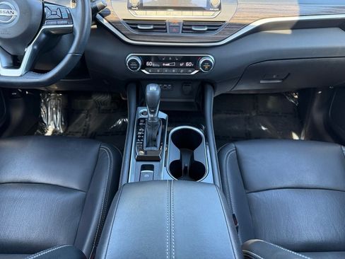 Used 2020 Nissan Altima 2.0 Platinum FWD image 12