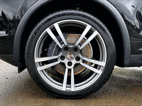 Used 2014 Porsche Cayenne Platinum Edition image 12