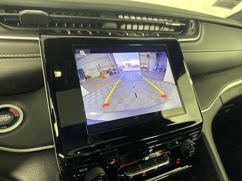 New 2024 Jeep Grand Cherokee L Altitude image 32