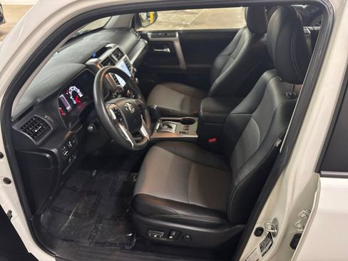 Used 2022 Toyota 4Runner SR5 Premium w/ Moonroof Package AWD/4WD image 10