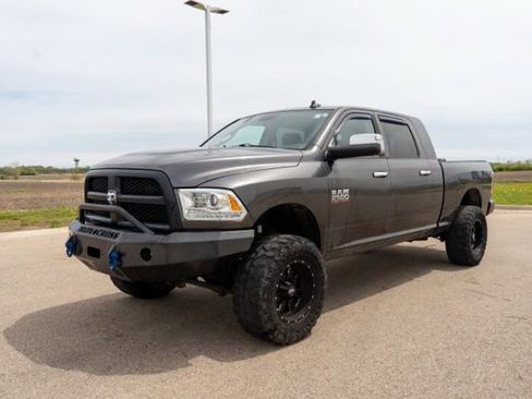 Used 2014 RAM 2500 Laramie w/ Convenience Group AWD/4WD image 3