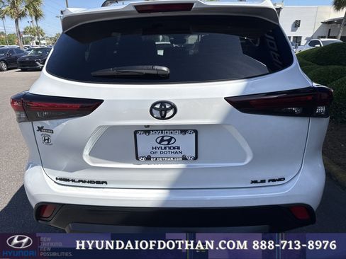 Used 2026 Toyota Highlander XLE AWD/4WD image 3