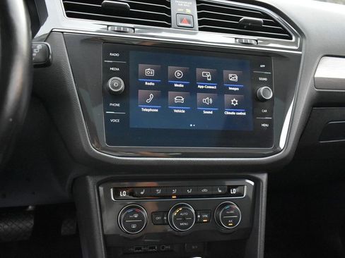Used 2019 Volkswagen Tiguan SE AWD/4WD image 18
