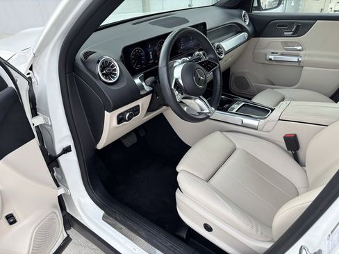 Used 2025 Mercedes-Benz GLB 250 4MATIC w/ Winter Package image 11