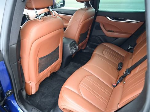 Used 2020 Maserati Levante image 41