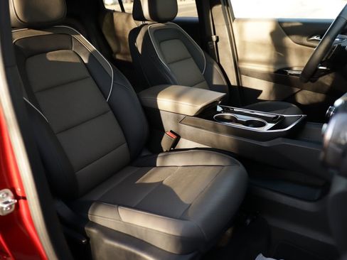 Used 2025 Chevrolet Equinox LT w/ Convenience Package II image 30