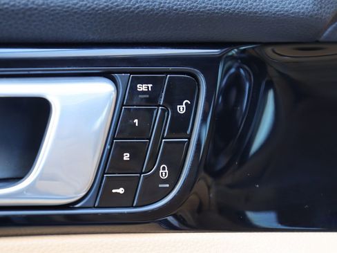 Used 2018 Porsche Panamera 4 image 47