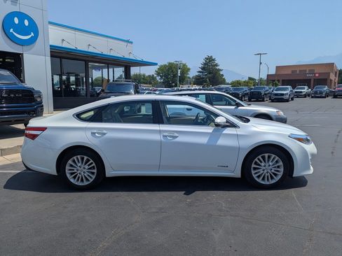 Used 2015 Toyota Avalon XLE Premium FWD image 2