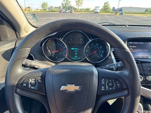 Used 2015 Chevrolet Cruze LT w/ Sun And Sound Package FWD image 9