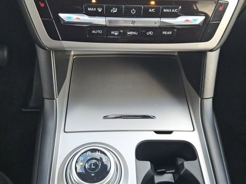 Certified 2022 Ford Explorer XLT image 17