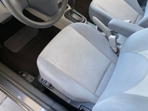 Used 2010 Hyundai Accent GLS FWD image 26