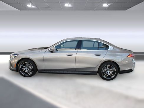 Used 2026 BMW 530i w/ Premium Package RWD image 2